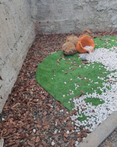 Creche e parquinho com segurança e muita diversão. Venha conhecer nosso novo espaço. Pacotes com preços especiais de creche para pequeno e grande porte. Terreno com texturas diferentes, pedras, (4)