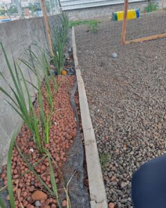 Creche e parquinho com segurança e muita diversão. Venha conhecer nosso novo espaço. Pacotes com preços especiais de creche para pequeno e grande porte. Terreno com texturas diferentes, pedras, (5)